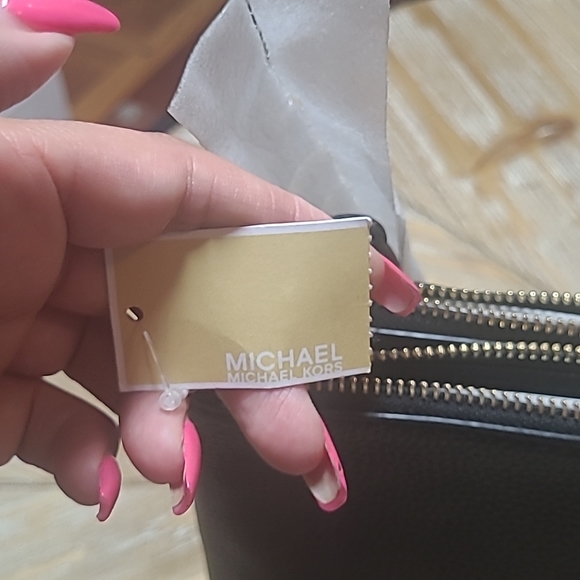 Michael Kors Jet Set Travel Bag - Picture 3 of 8